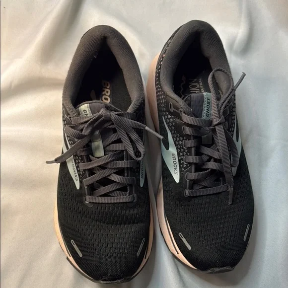 Brooks Ghost 14 Woman’s, size 8.5 Running Sneakers, Black/Pearl/Peach, Preowned - Picture 4 of 15
